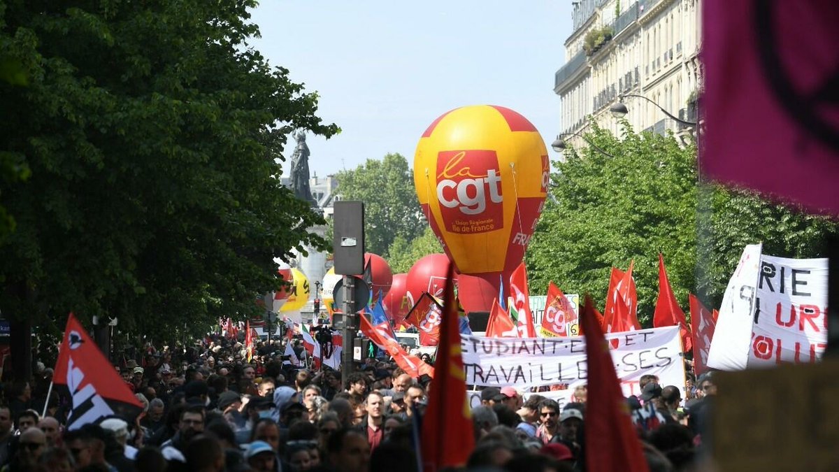 FRANCE24's tweet photo. Thousands of French May Day marchers put pressure on re-elected Macron https://t.co/cH5qKLhLFG https://t.co/dkxBfI7zqA
