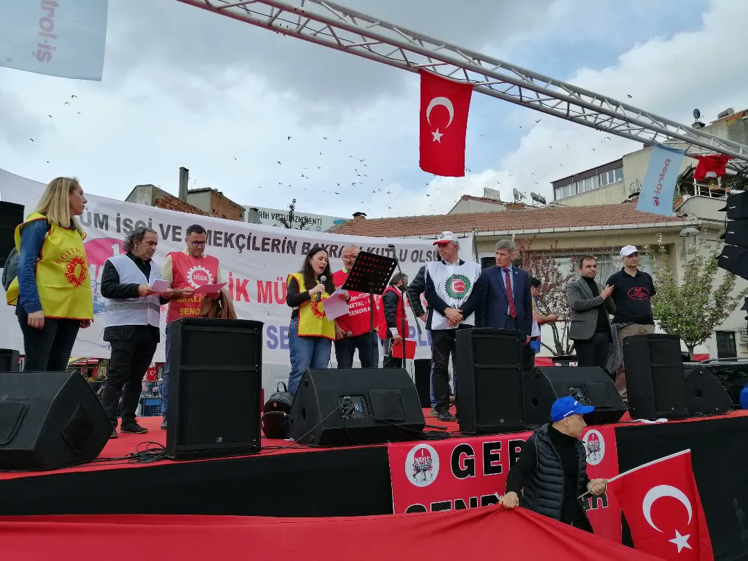 EmepGebze's tweet photo. #Gebze #1Mayıs'ını coşkuyla gerçekleştirdik 💪🏼
Binlerce işçinin katıldığı yürüyüş ve mitinge Genel Başkanımız Ercüment Akdeniz de katıldı.
#Yaşasın1Mayıs https://t.co/pFvUhFFMGb