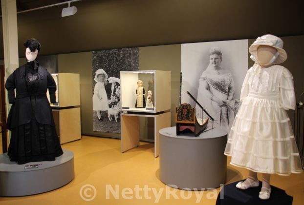 nettyroyal's tweet photo. Once upon the time there was a little Princess ... #dolls #exhibition #Leens #QueenJuliana #TheNetherlands #Verhildersum #Vorsten @JustineMarcella @HistoryRoyalWmn @Verhildersum
https://t.co/Vnv1KvSol5 https://t.co/nGmELg6Jra