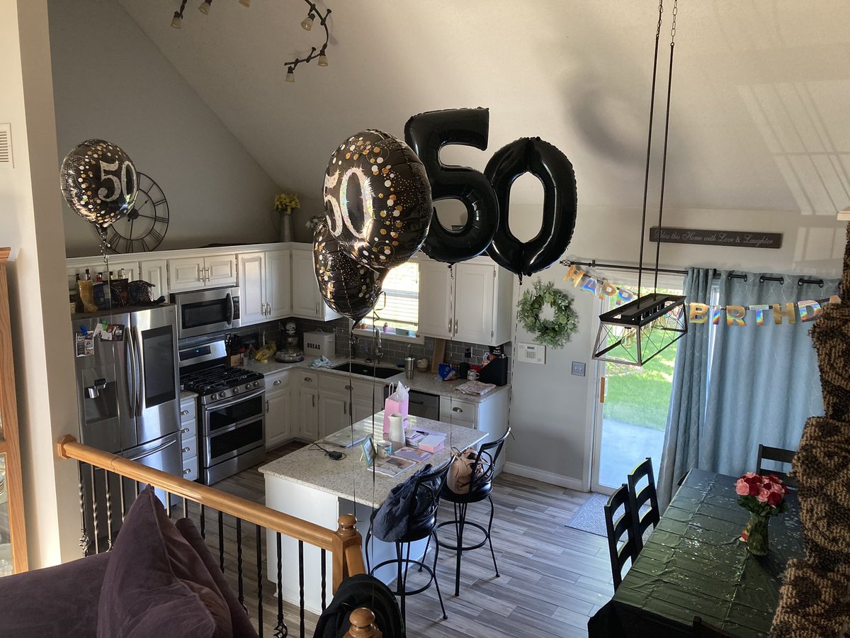 grumpyh72's tweet image. Happy 50th birthday to my wife Kelly! Love you!