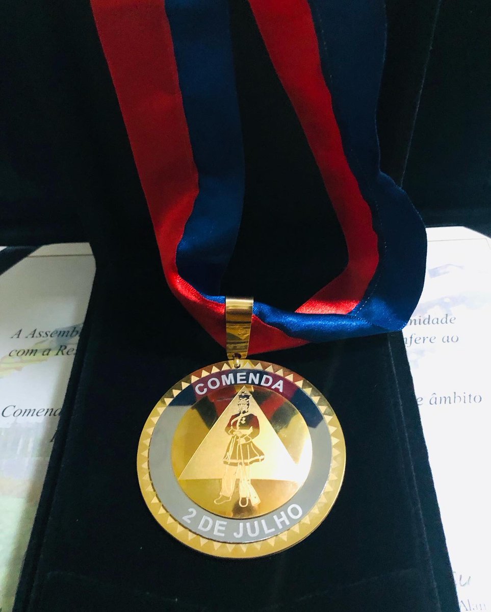 Hoje nossa homenagem é direcionada aos guerreiros incansáveis, que dignificam a vida através de seu trabalho. Responsáveis pelo desenvolvimento de nosso país que com o seu suor e, até mesmo, com a própria vida edificam a nação. Dedicamos a data de hoje para os trabalhadores!