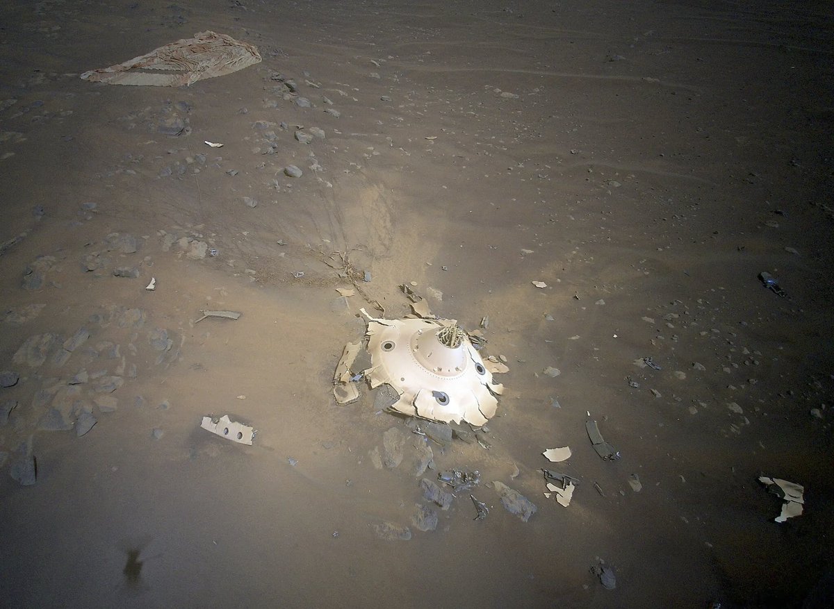 Real photo of alien spaceship that crash landed on planet. 
nytimes.com/2022/04/27/sci…
<a href="/NYTScience/">NYT Science</a> #Alien #SpaceShip #Perseverance