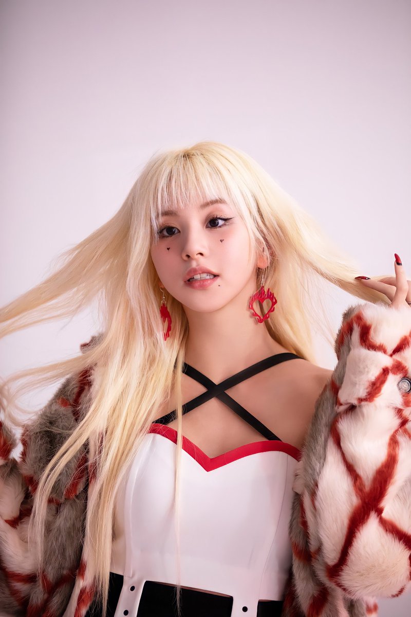 chaeyoungspics's tweet photo. son chaeyoung is so hot for this https://t.co/BSkfl9q6Wh