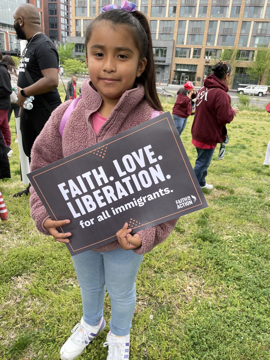 Aré you’ll joining us at the May Day March?! ⁦@LaRed_FIA⁩ ⁦@FIAnational⁩ #MayDayDC #dignitynotdetention