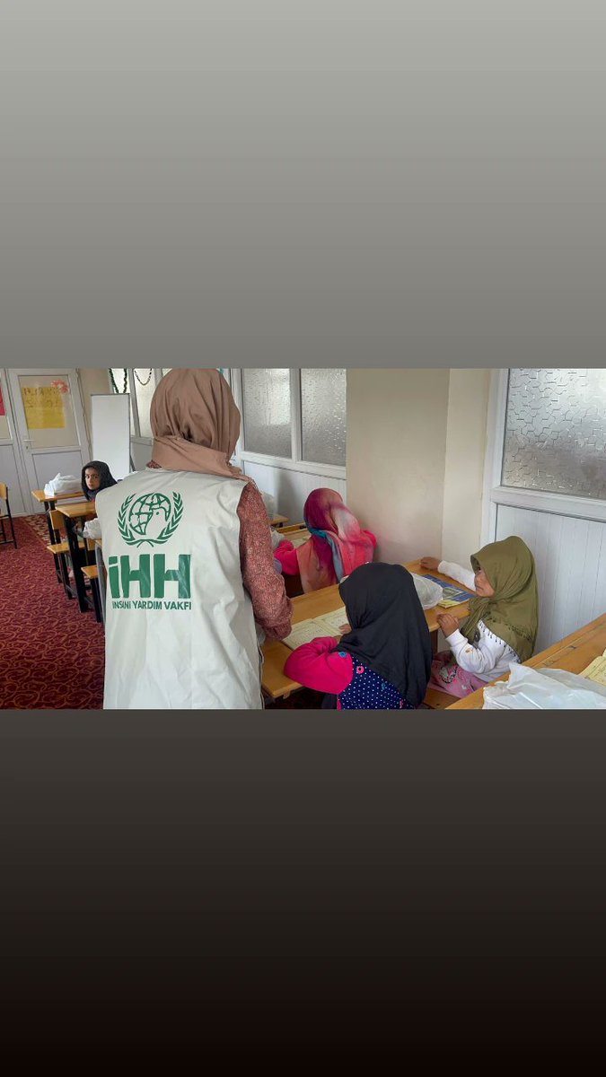 Silopi İHH olara hayırseverlerimizin desteği ile Kuran Kursuna katılan talebelerimize bayramlık şeker ve lokum dağıttık. #sirnak #silopi <a href="/ihhsilopi/">ihhsilopi</a> <a href="/ihhinsaniyardim/">İHH</a> <a href="/BYildirim_IHH/">Bülent Yıldırım</a>