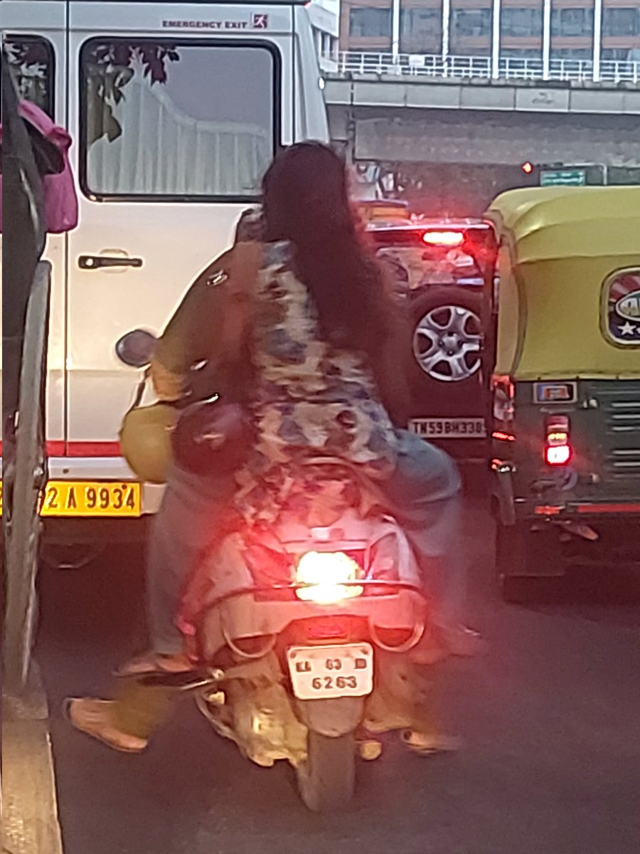Harish44798479's tweet photo. On 26th April,  2022, at 6. 32pm near lido mall signal, Ulsoor riding bike without helmet. 
@acpeasttraffic @DCPTrEastBCP @blrtraffic2022 https://t.co/pzsPWssGhW