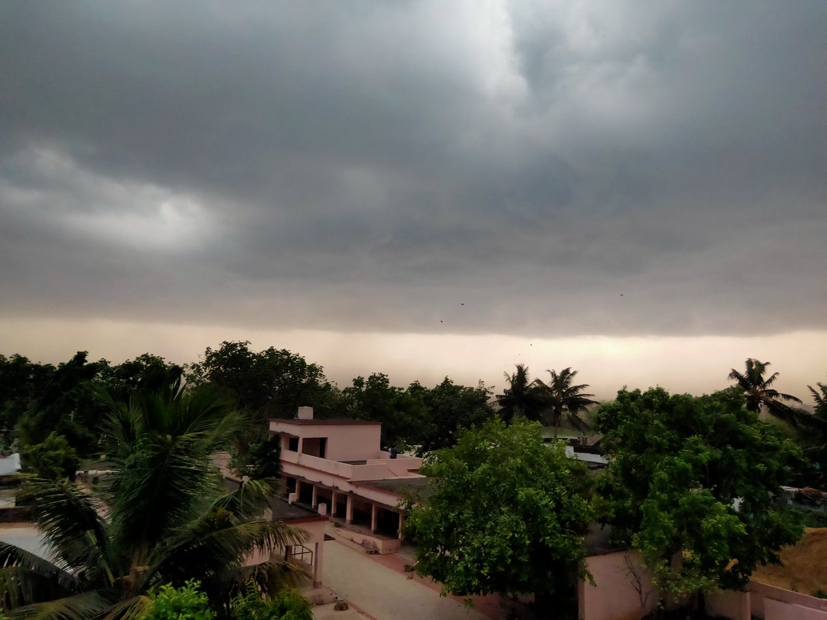 pharma_voyager's tweet photo. The only weather which give more happiness in Summer.
#cloudy #rain #Odisha #Norwesters
@Sushree_journo @mohanty_madhuri https://t.co/wIL95Ik31z