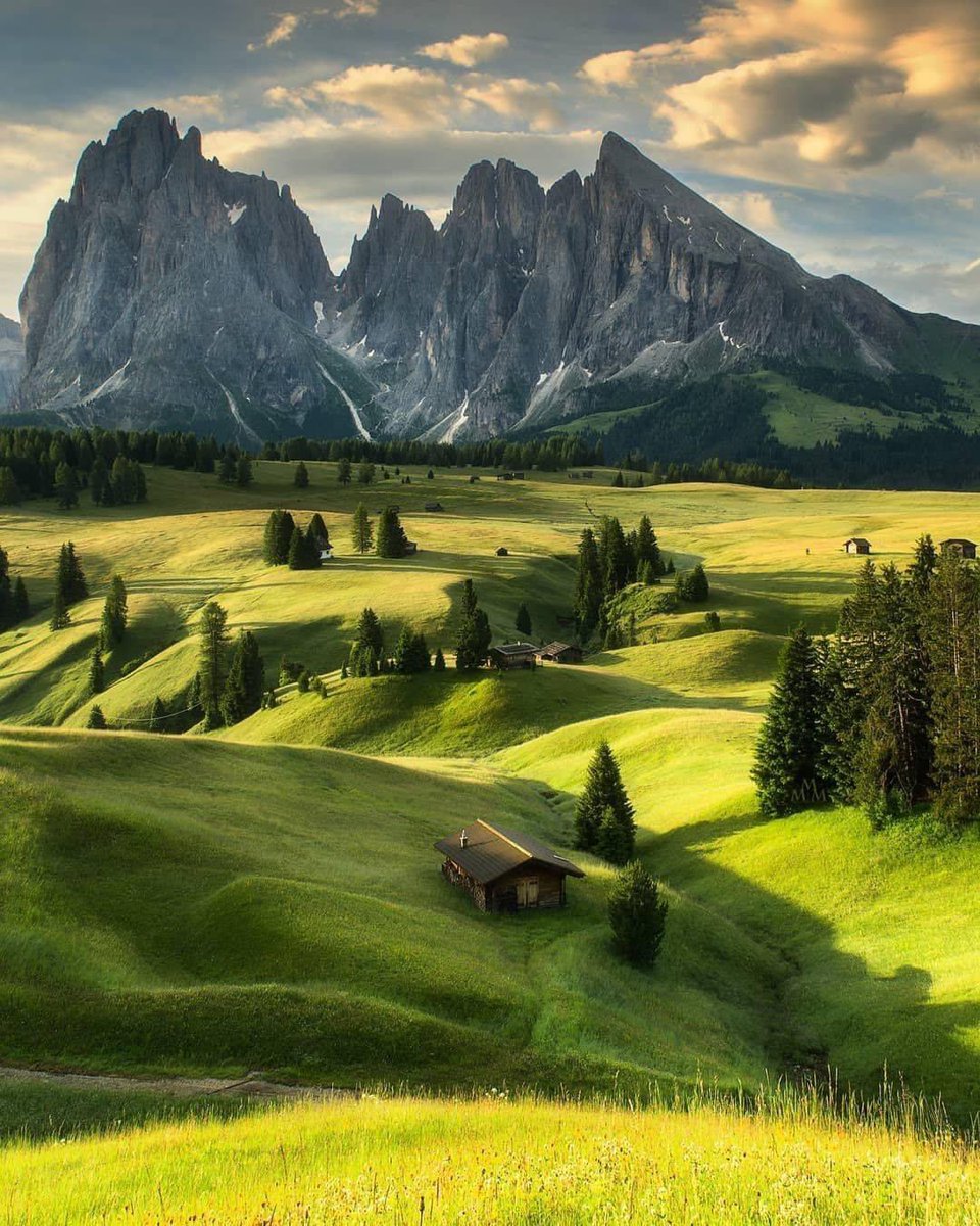 Olga49840334's tweet image. The Italian alps 🇮🇹💚🌾🍃