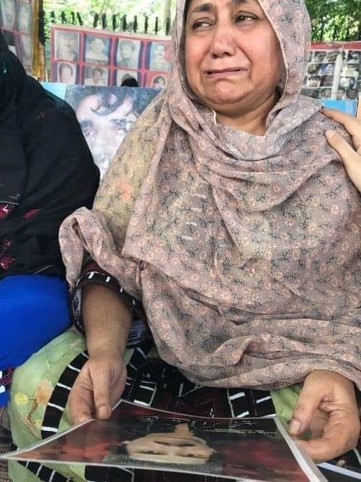 nbalochistani1's tweet photo. میرا چاند ابھی تک زندان سے نکلا نہیں،
عید کس کے ساتھ مناؤں💔 https://t.co/WHUUXqrOOX