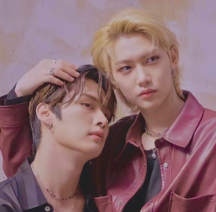 #minlix!mini!au 🔞

— Теперь ты мне должен, — сказал Минхо, наклоняясь ближе к Феликсу и переходя на шёпот, — а мои услуги стоят дорого, детка. И больше не удаляй мой номер. Я всё равно тебя найду.