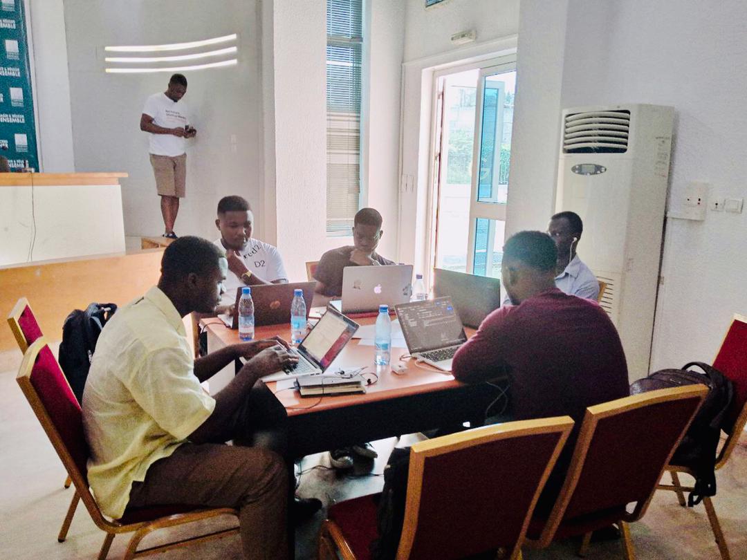 AiAfrican's tweet photo. Les équipes du #SWAIDLA très concentrées sont au taquet sur leur différent projet. C'est TOP! #innovation https://t.co/XjUazABQQn