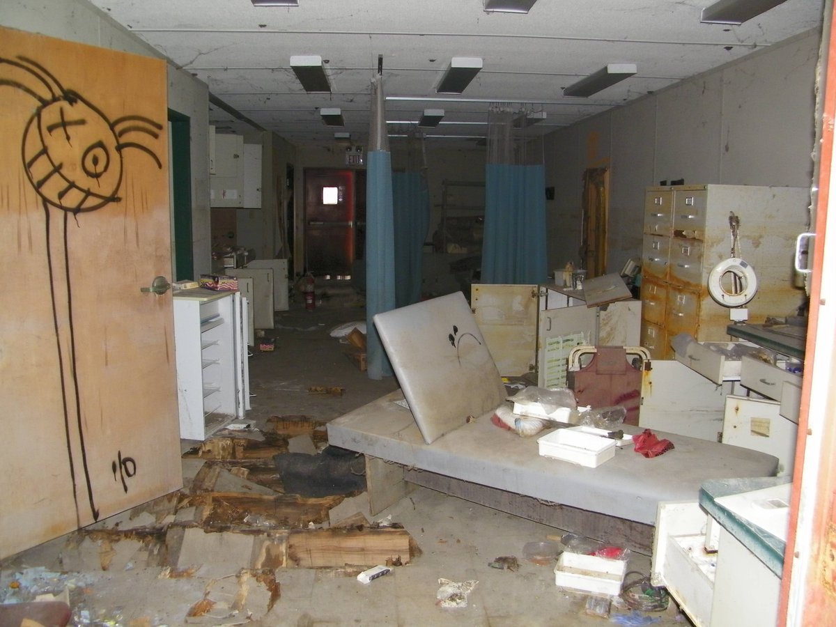 DailySFNOPic's tweet photo. Abandoned Jazzland albums from the early 2010s have an unbeatable creepy atmosphere which has been gone since the park became a total swamp.
Check this one out, it's an unknown yet worthy example: https://t.co/lYyPUV44PI https://t.co/y3yYIj1fz8