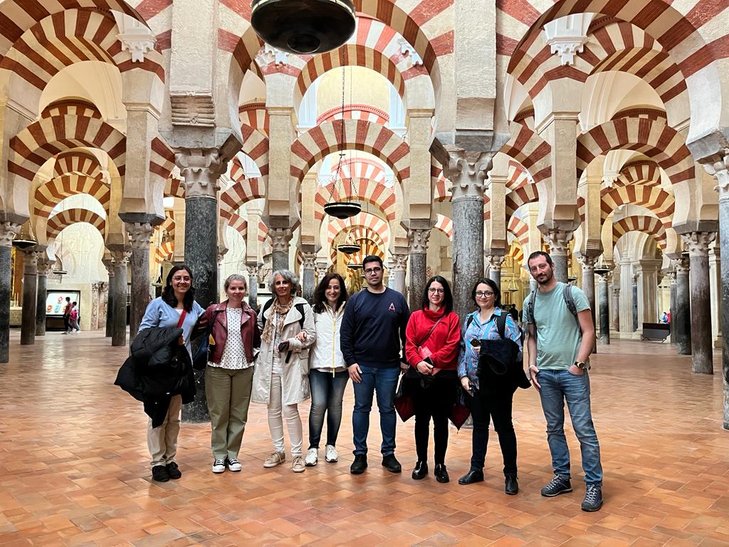 cristorey_jaen's tweet photo. Esta semana ha terminado el #programaErasmus y decimos adiós a nuestros amigos y compañeros de #Belmonte y #Nantes. Tras tanto compartido, sólo nos queda dar las gracias por esta experiencia tan #enriquecedora para nuestro profesorado y alumnado.
@sepie_gob 

#cristoreyjaen https://t.co/DSoC8pa1F6