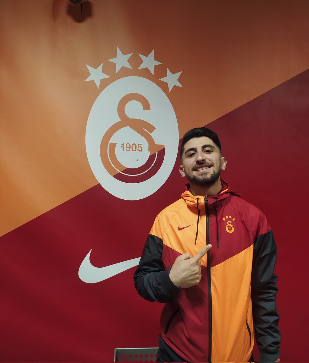 _Sezo11's tweet photo. Yıldızların altında🌟🌟🌟🌟
@GalatasaraySK
#GSvSVS https://t.co/3lscnDWtoW