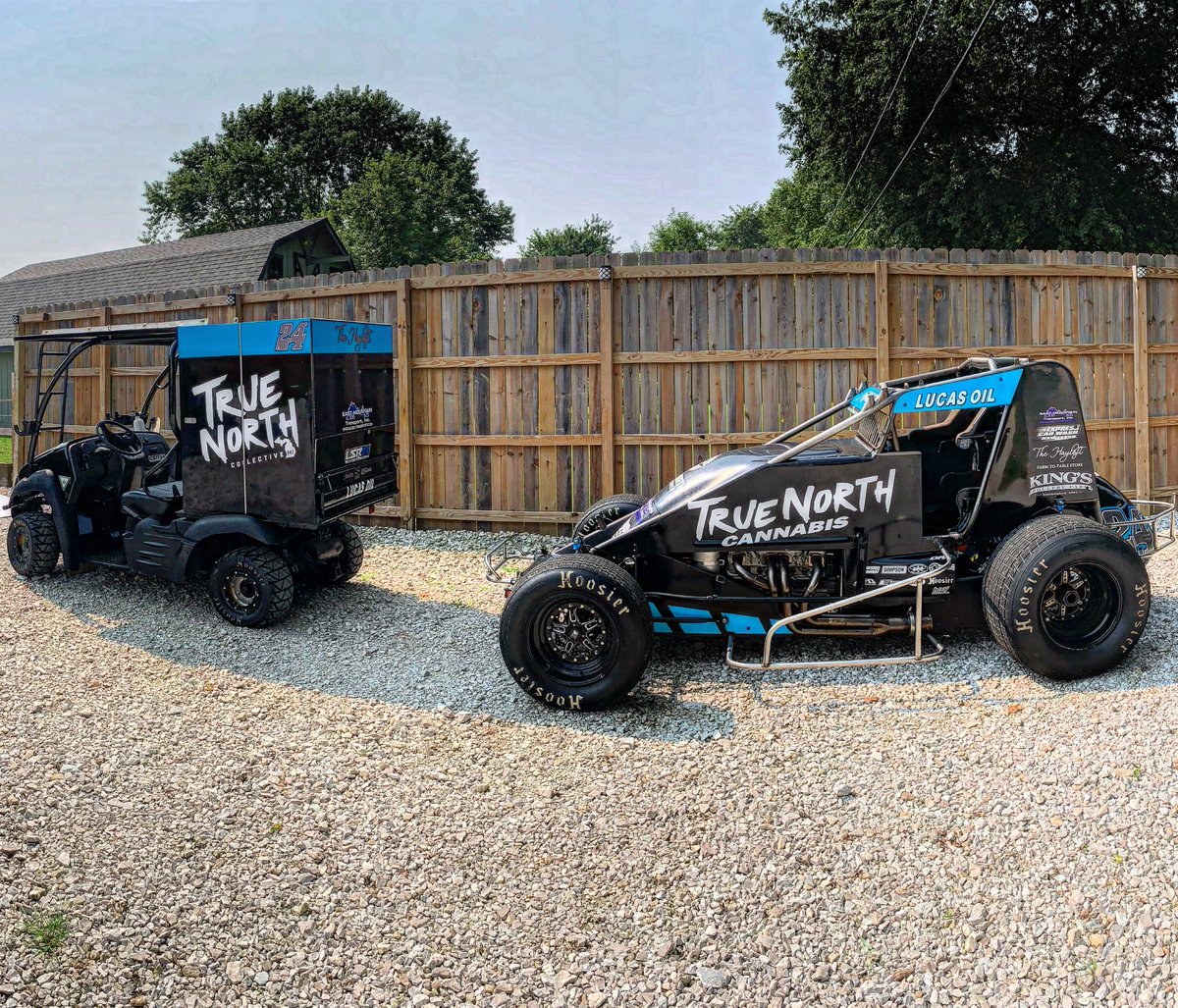 LSR_Racing's tweet photo. Beautiful Sunday for some racing! The @TrueNorthMM #EastMountainTransport 24 will be rolling down the street to @CircleCityDirt. @sjweir22 behind the wheel tonight! @Lucas_Oil #LSLucas #ItWorks https://t.co/uvoB4ZGR71