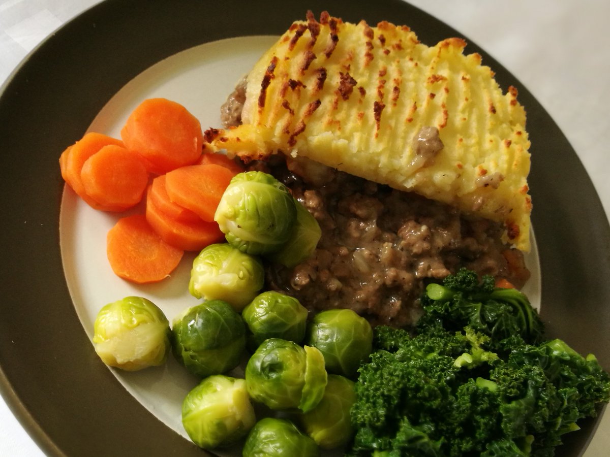 Shepherd's Pie with lots of lovely vegetables for dinner.  The lamb is from @q_gardens_farm_shop  near Didcot. #homemade #buylocal #readymeals #buybritish #janeskitchenfood