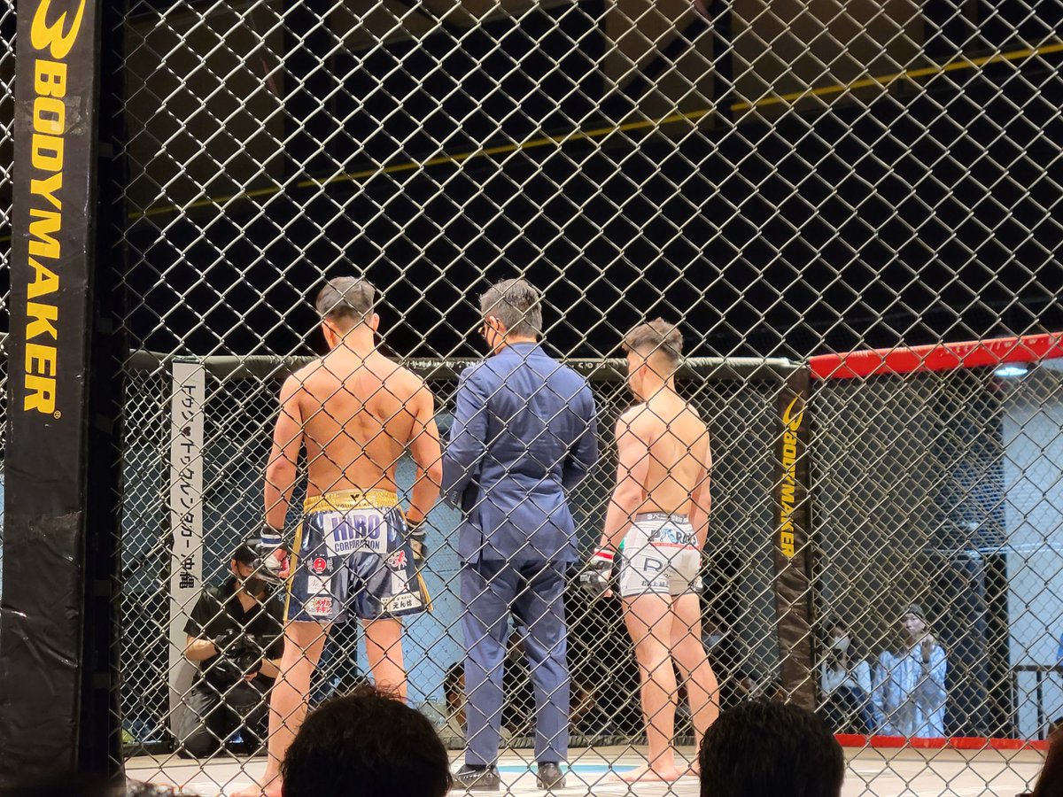 AuwingauKazuki's tweet photo. 神田選手対福島選手は今回のベストバウト。
福島選手の打撃はかなり当たってました。しかし、タックルをしかけていく
神田選手さらにフィジカルの強さも光。
3R判定勝ちで新王座。
福島選手かなり良かったです。
神田選手はおめでとうございます。
#GLADIATOR
#gladiator017 https://t.co/U1u0hXEctB