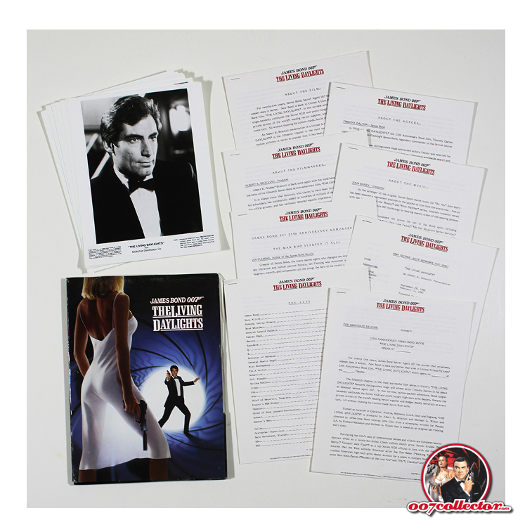 007collector's tweet photo. American ‘The Living Daylights’ press kit includes eight info sheets sets and 12 press stills (approx. 200 x 250mm)

Find out more https://t.co/O214KL0uzQ

#jamesbond #timothydalton #thelivingdaylights #presskit #007collector https://t.co/Lba6YK0aEc