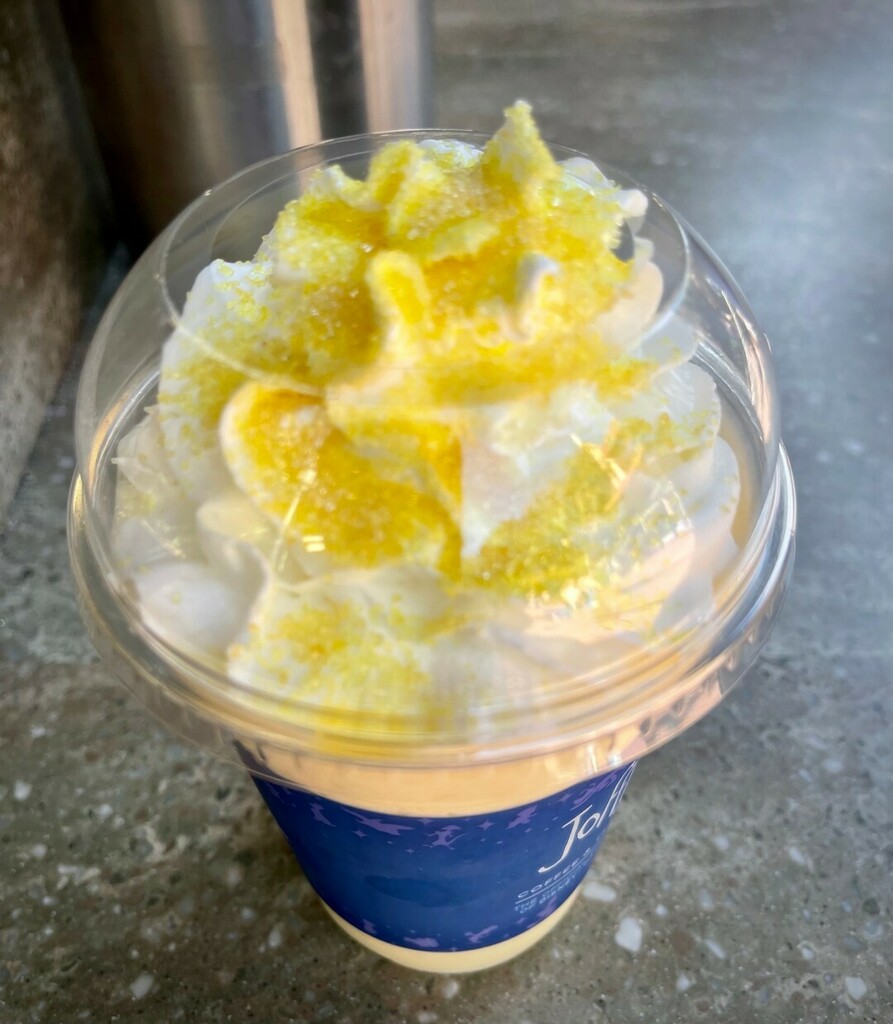travelingiraffe's tweet photo. Golden Age a Celebratory Sip at the Hollywood Studios. Who doesn't like a little EARidescent in their drink? #hollywoodstudios #celebratorysips #waltdisneyworld #disney50thanniversary #earidescent #earidescentdisney https://t.co/fv4gxlPjLG https://t.co/3x5l7iuw9w