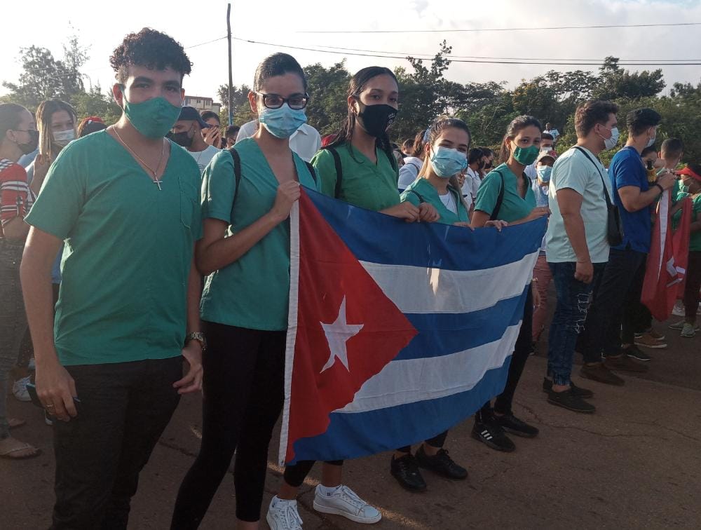 filial_moa's tweet photo. El contingente #AlaSaludponle❤️ de la #FCMoa presente el #1Mayo 
#CubaViveyTrabaja

#FEU #Cuba 

@UCMHolguin @Carrasco1299 @gamezleyva_cu @ochoa_aguilera @dpsholguin https://t.co/mltlqZxf5p