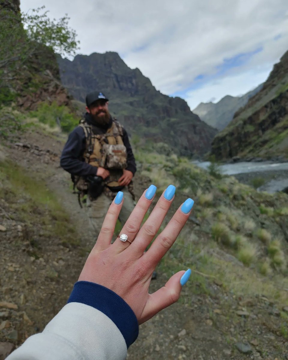 SydneySteen2's tweet photo. I said YES to forever with the most amazing man💛 My heart could quite literally explode!!!!! https://t.co/OCbaprIKJF