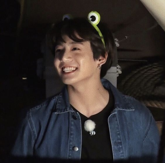 kookived's tweet photo. and the award for the one and only baby star candy goes to: https://t.co/srr0njjJNK
