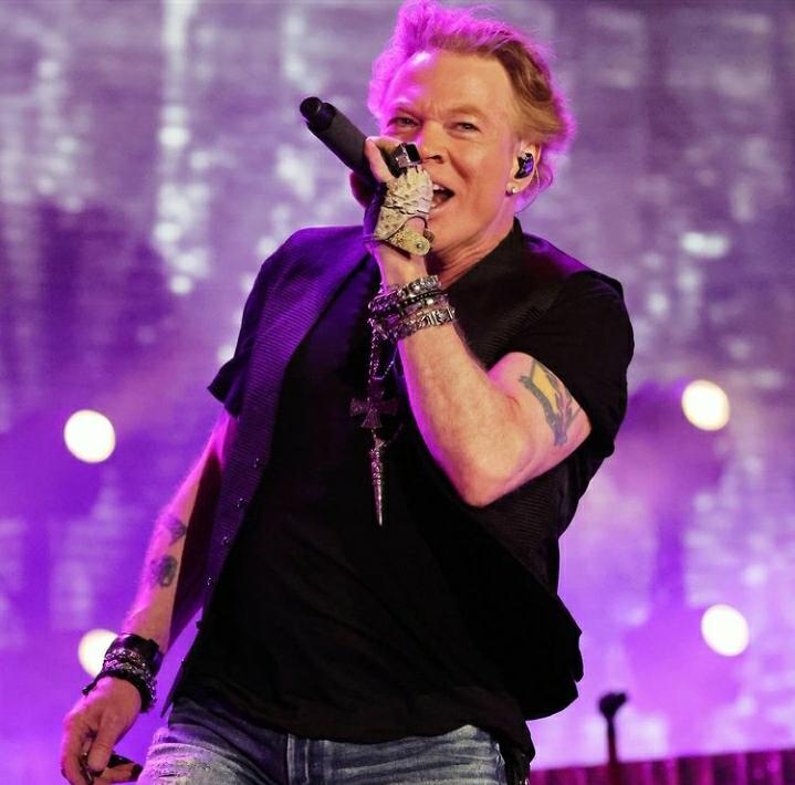 Guns N' Roses every time tweet media