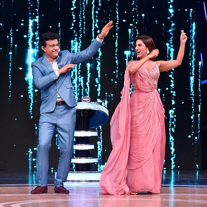 RukminiMaitr's tweet photo. Spreading some Love on the sets of #Dadagiri 🤩 with none other than #KISHMISH 💙❤ 
Watch us celebrate tonight at 9:30pm only on @ZeeBanglaTv 🥳 @SGanguly99 @idevadhikari https://t.co/b3qOV0xkbq