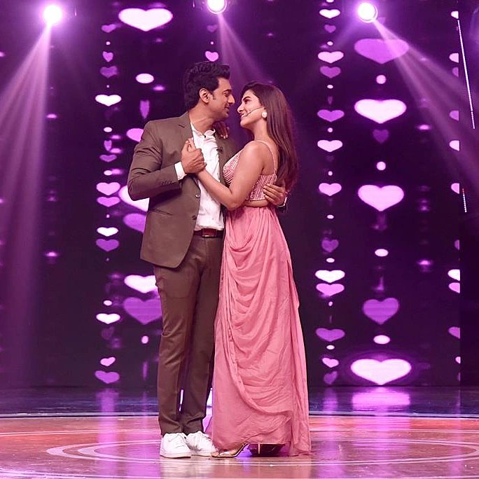 RukminiMaitr's tweet photo. Spreading some Love on the sets of #Dadagiri 🤩 with none other than #KISHMISH 💙❤ 
Watch us celebrate tonight at 9:30pm only on @ZeeBanglaTv 🥳 @SGanguly99 @idevadhikari https://t.co/b3qOV0xkbq