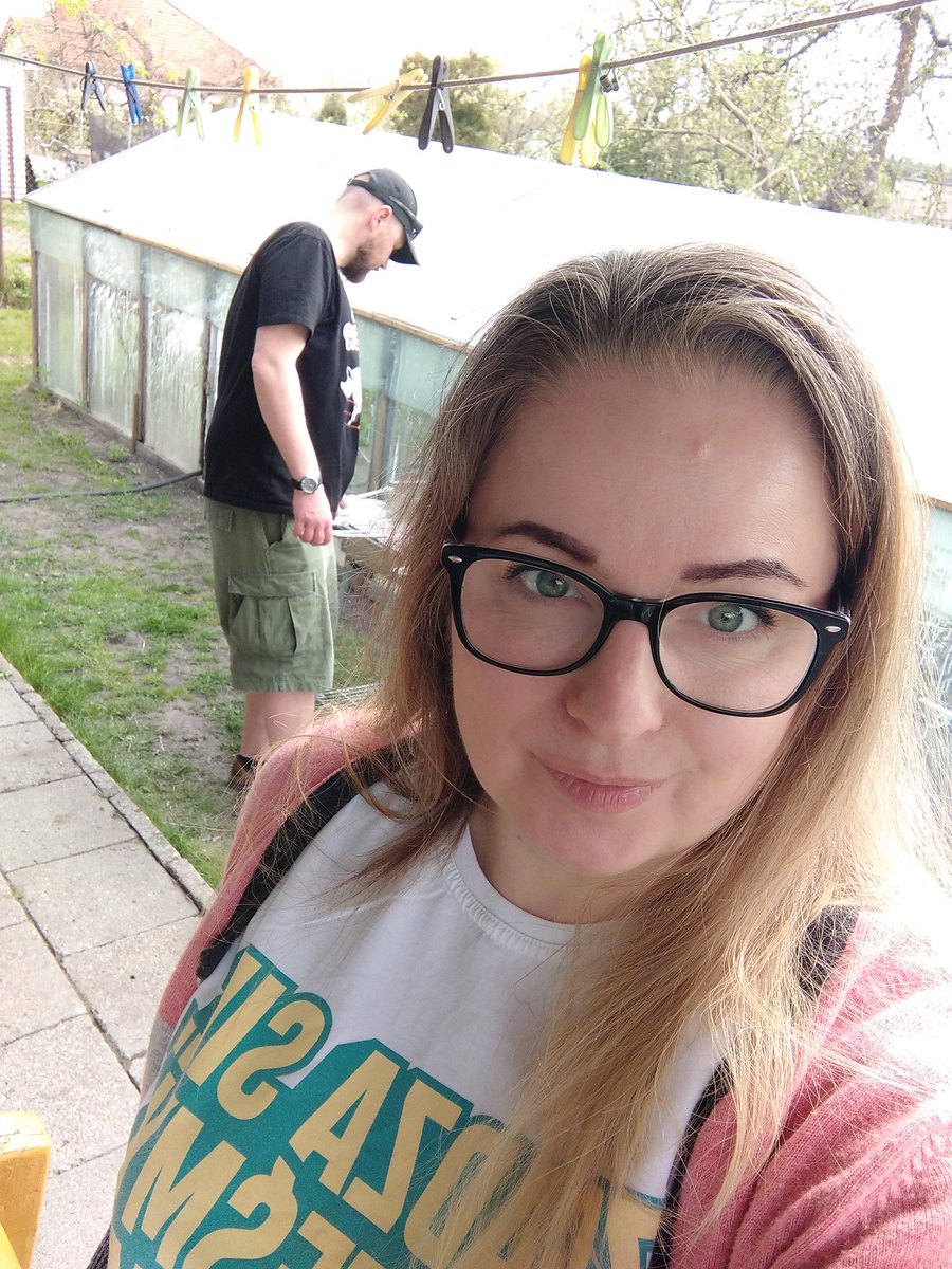 Anna_bylaipila's tweet photo. Majówka. A co! 😁😎☀
A ten casual model ubrań od @gouda89 to mój Stary 🥰... W sensie Konkubent - Wagon Trzeci @PociagDoFutbolu
#majowka #nikogo #QualityTimeAtHome https://t.co/sZVe5KotH2