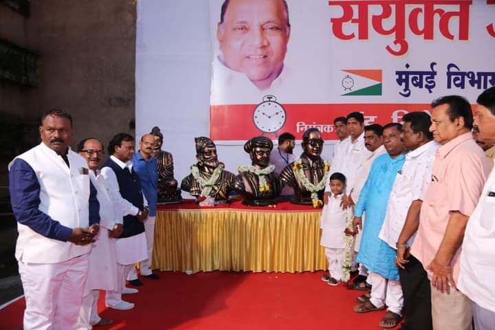 सुप्रसिद्ध गायक श्री. #AnandShinde जी यांच्या सुरेल मैफिलीने जयंती सोहळा साजरा झाला. मुंबई कार्याध्यक्ष <a href="/JadhavRakhee/">Rakhee Jadhav</a> ताई, सामाजिक न्याय अध्यक्ष सुनील शिंदे, जिल्हाध्यक्ष श्री. रमेश परब, श्री. धनंजय पिसाळ, कार्याध्यक्ष सौ. फहमीदा हसन यांची प्रमुख उपस्थिती होती.  (2/2)