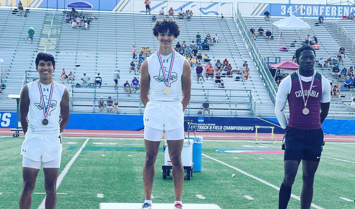 PleasantonTrack's tweet photo. Sophomore Jayden Palacios @_tooquick is the Region IV 4A 400m Champion and headed to the State meet after running a 49.33. Teammate and senior Juan Lopez placed 3rd after a huge kick that gave him a finishing time of 51.65. @PleasantonTrack @PE1909 @PleasantonHS @PleasantonFB https://t.co/BksDpXAovz