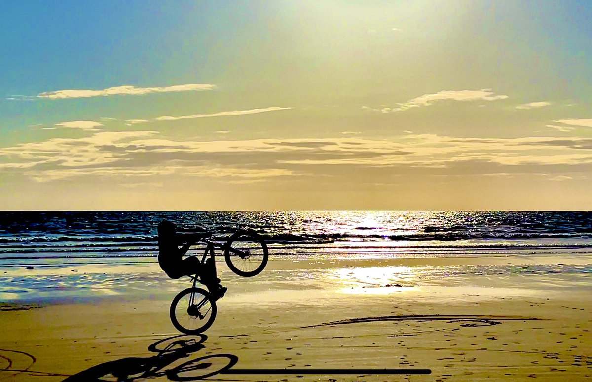 Hello All…
Beach Life &amp; Bike Life 👍🏻 What action shots have you got? Let’s RT &amp; share 😊
#NFTphotographers #NFTCommunity #nftcollector #NFTphotography #rarible