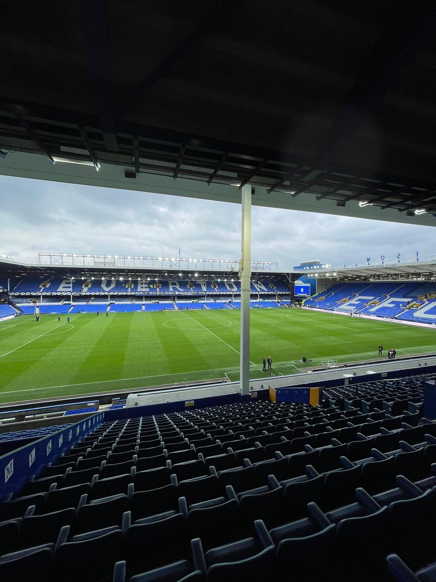 GeorgeOrchard6's tweet photo. Everton 🔵 VS Chelsea 🟡 #Awaydays 🍺 https://t.co/RJUm7yFS3v