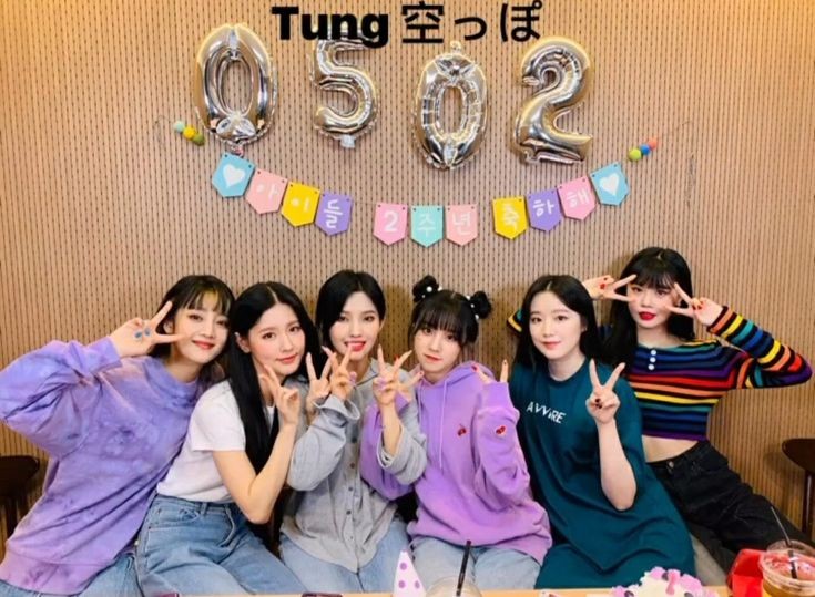 tinymiyeon's tweet photo. family. #FOUReverWithGIDLE https://t.co/OST4rIZNQd