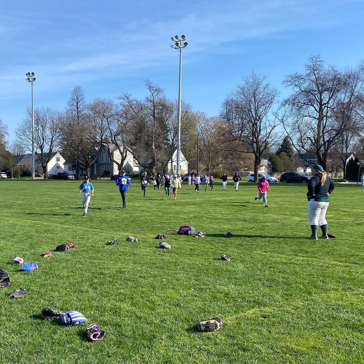OWBL_'s tweet photo. Yesterday, our Toronto Fusion team hosted Girls’ Day of Baseball. 32 girls ages 7-10 in the morning and 39 girls ages 11-15 in the afternoon. They participated in several baseball skill sessions. It was so great to see so many girls interested in baseball
#baseball #girlsbaseball https://t.co/AP9PW0vxpw