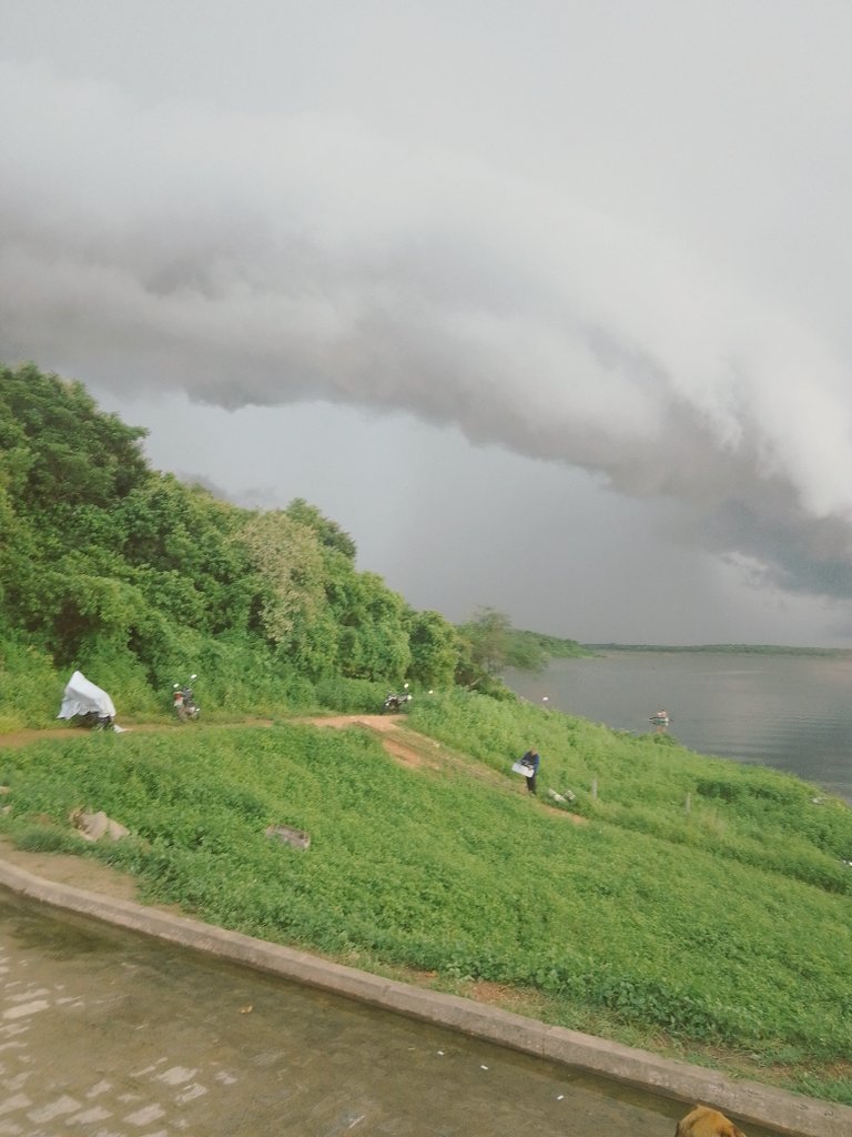 evertondefensor's tweet image. Açudão bonito ! a chuva que o  acompanha só abrilhanta mais essa dádiva divina