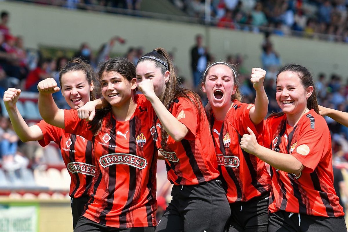 ReusFem's tweet photo. Avui hem guanyat el derbi i la lliga (5-0) i som la felicitat feta equip‼️
#ffutbolbasereus #cfreusfem #forçareus #reusnastic https://t.co/n9UQwJY27x