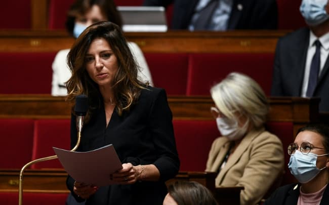 BFMTV's tweet photo. 🔴ALERTE INFO
Mise en cause pour ses frais de mandat, la députée Coralie Dubost annonce se retirer de la vie politique https://t.co/h8wQx10VJx https://t.co/jtnTN20wqM