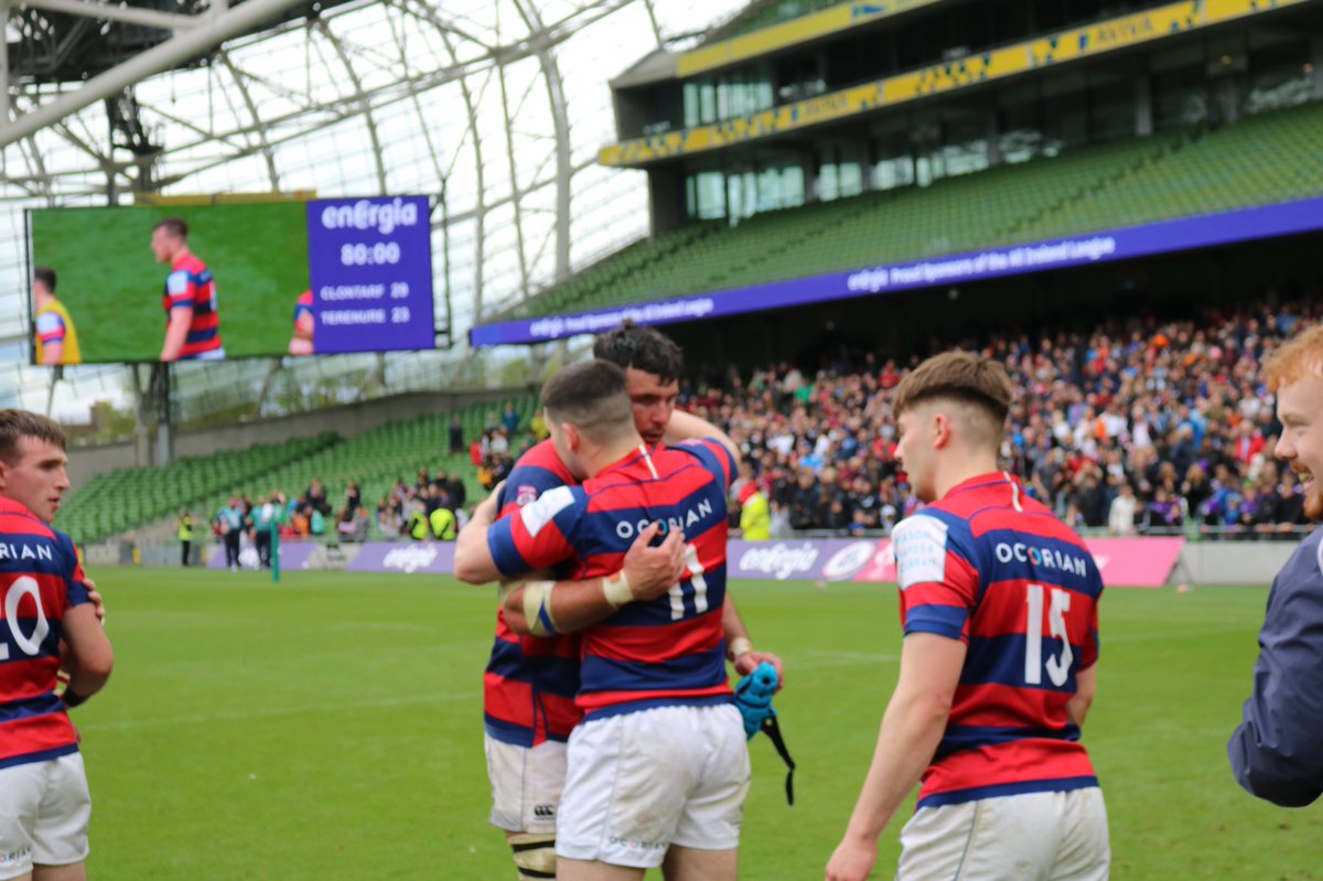 ClontarfRugby's tweet photo. Final whistle !!!

The @EnergiaEnergy AIL Trophy is coming back to Castle Avenue!

#WhoAreWe #EnergiaAILFinal https://t.co/WpPTF42gmz