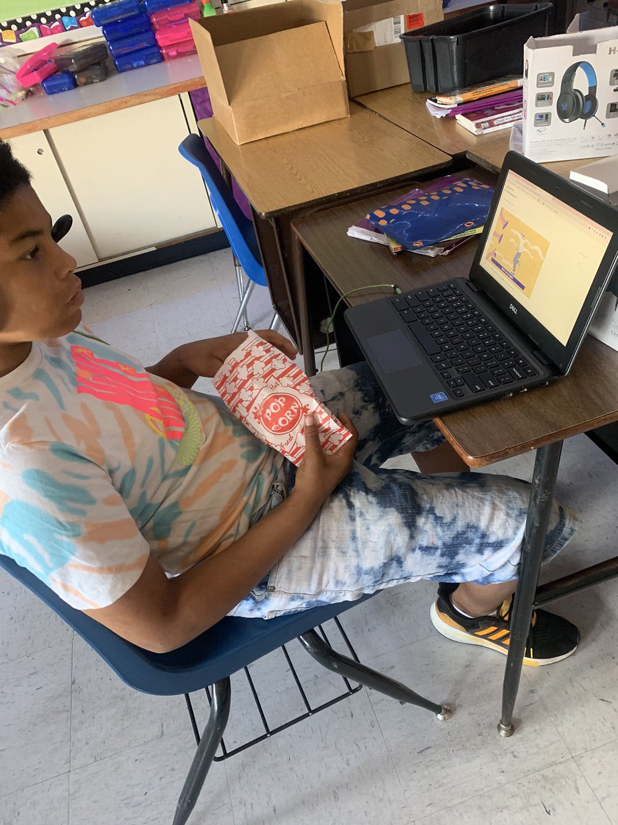 Cristina Manzel tweet media