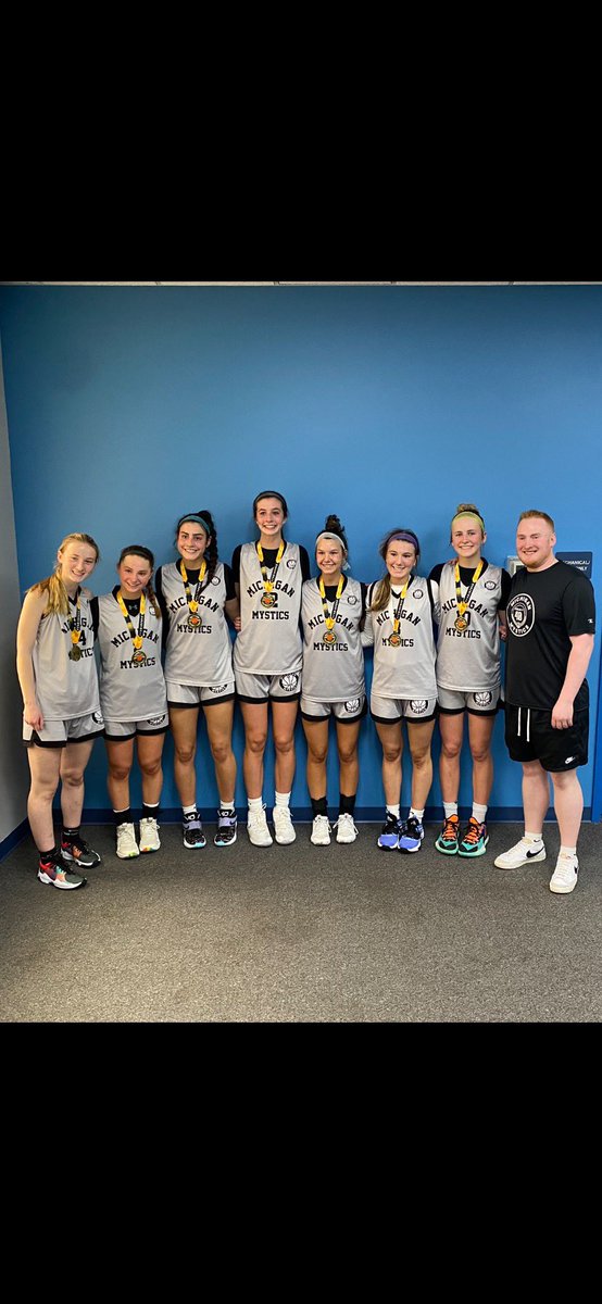 Had a great showing at the 2022 May Event! Girls competed and played well together! We miss you @averyp3434 @MImystics