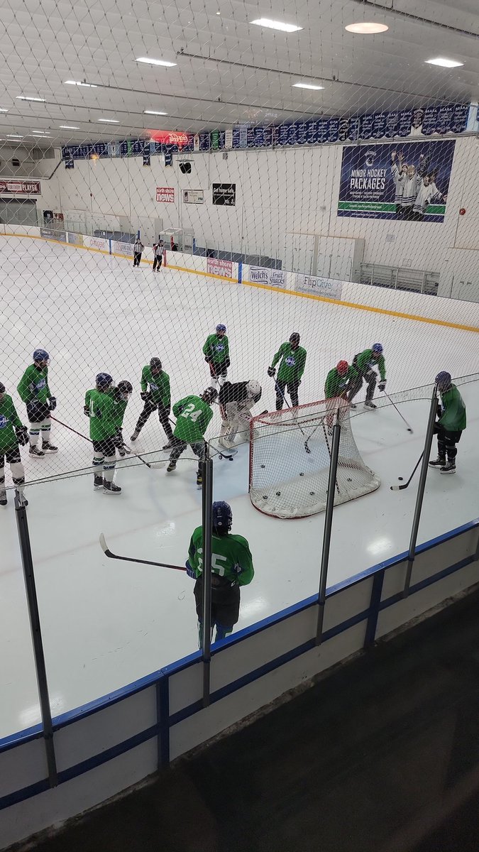 DanielMayne10's tweet photo. What to do on a Sunday morning? Sunday spring hockey of course https://t.co/Jx9bVER86T