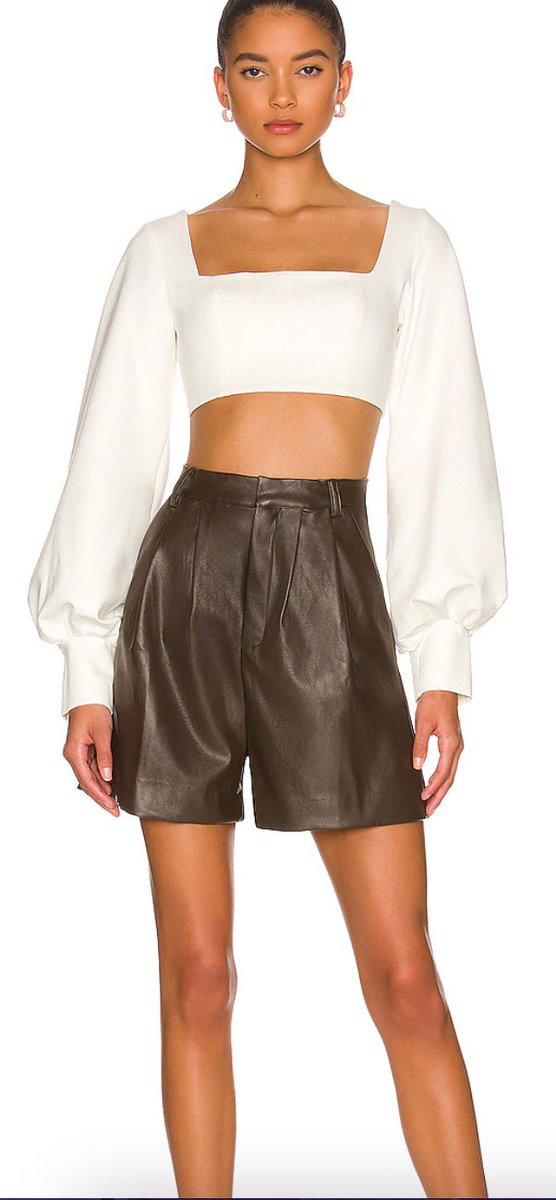 citygirlgonemom's tweet image. How fab are these shorts from Revolve?! 😎

Check them out, here! 
👉🏻 rstyle.me/+iB05vVqJyElTK…

#revolve #ltkstyle