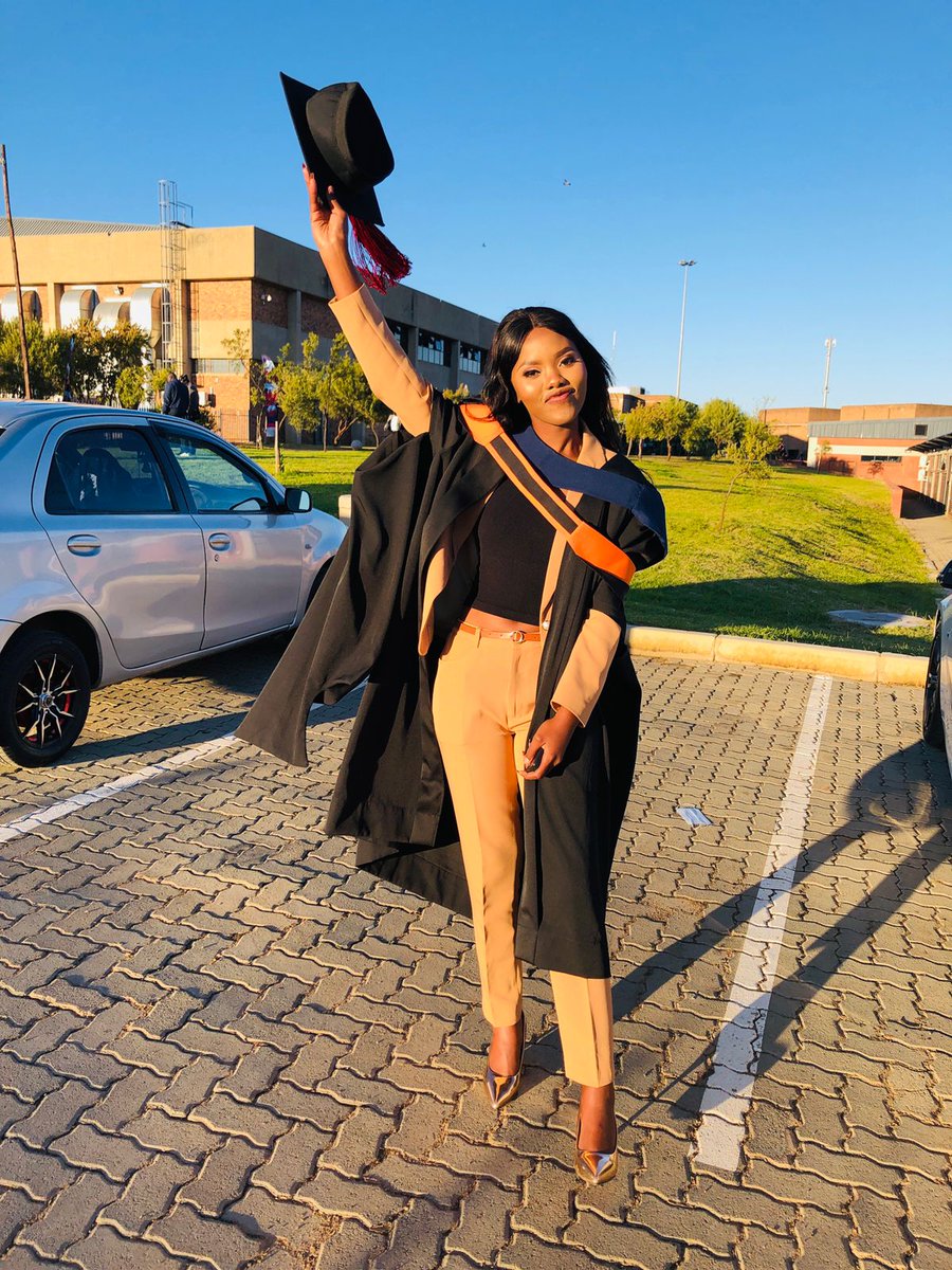 Ayobah_18's tweet photo. Dear mama nobaba I know niyagiya Lapho enikhona
Ugogo usefundisile
They didn't fail as parents basheshe bahamba.... Wase ethi ugogo ngizoba ubaba ngibe umama mtanam🤭🤭
#SecondBelt #UFSGraduation2022
@UFSweb https://t.co/byycDu1lEp