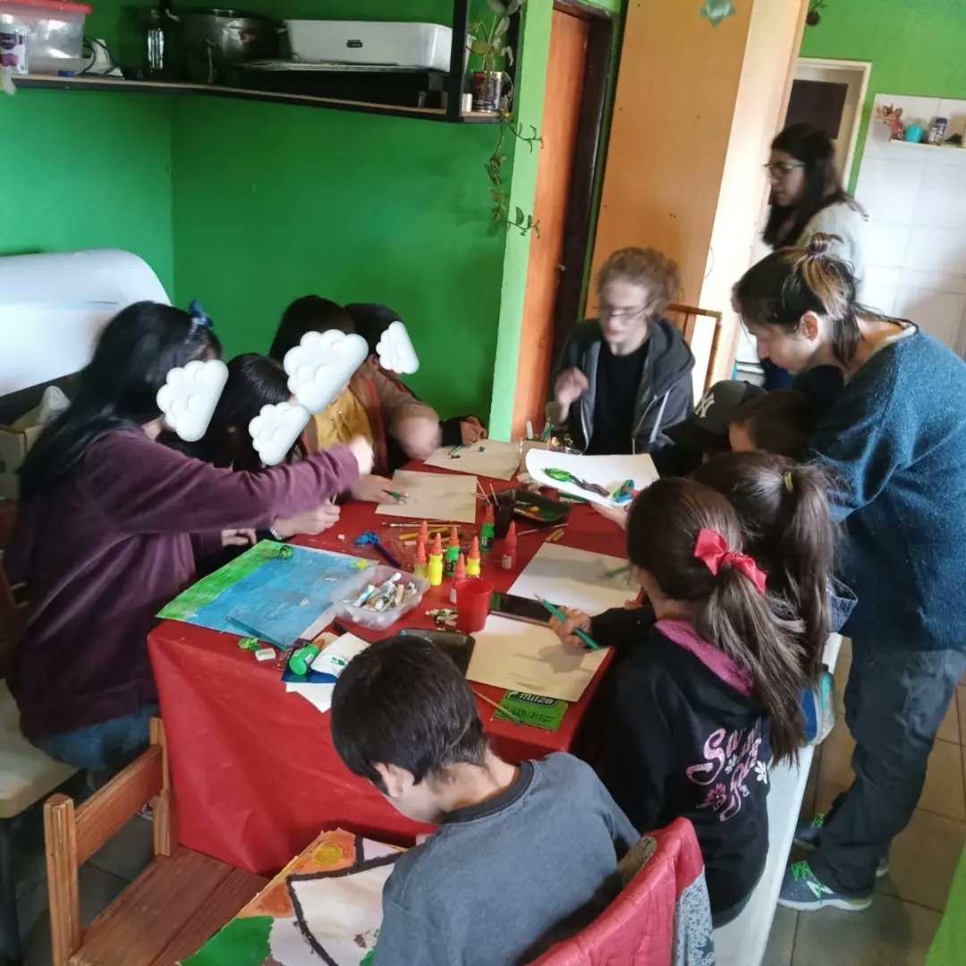 Interact_NH_'s tweet photo. En el día de ayer compartimos con los chicos del Merendero Copa de Leche una tarde muy divertida, dibujando, pintando y jugando con masa, con el club decidimos ir a visitarlos cada 15 días en donde le enseñaremos a los chicos distintas cosas como origami, contaremos cuentos, etc https://t.co/avYPsOo1Rv