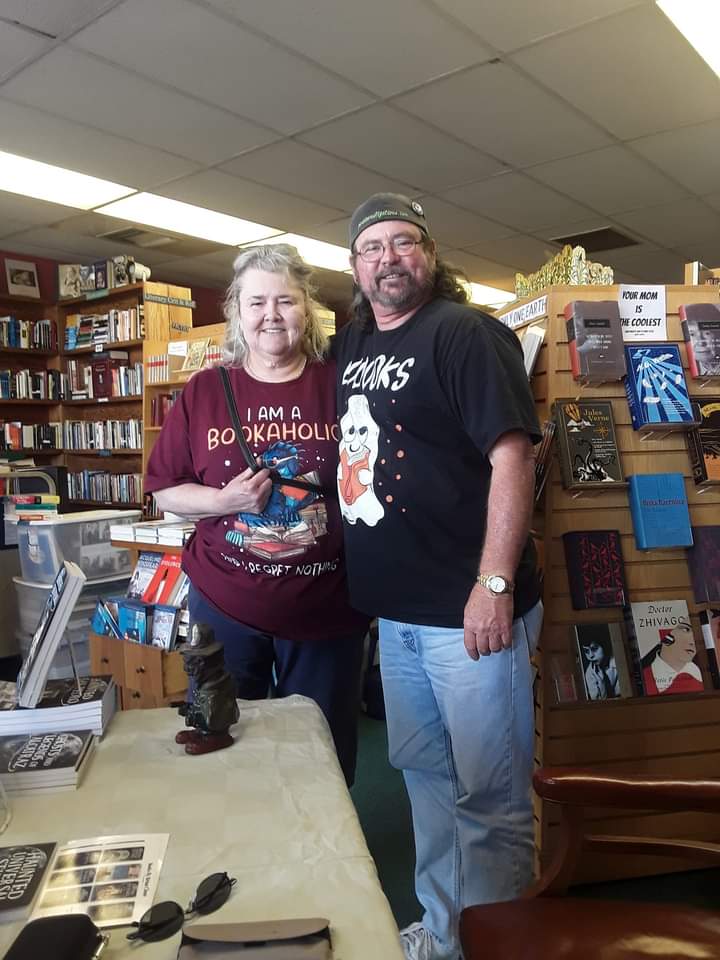 sandpiper_books's tweet photo. #IndependentBookstoreDay celebration continues 💖 #HappyReading
#BrianClune #booklover #bookworms #readingrocks #bibliophile #bookaddict #bookclubs #bookjoy #Keepreading #booknerds #shoplocal #amreading #paranormal #localhistory #reading https://t.co/e9Y4sc1fuY