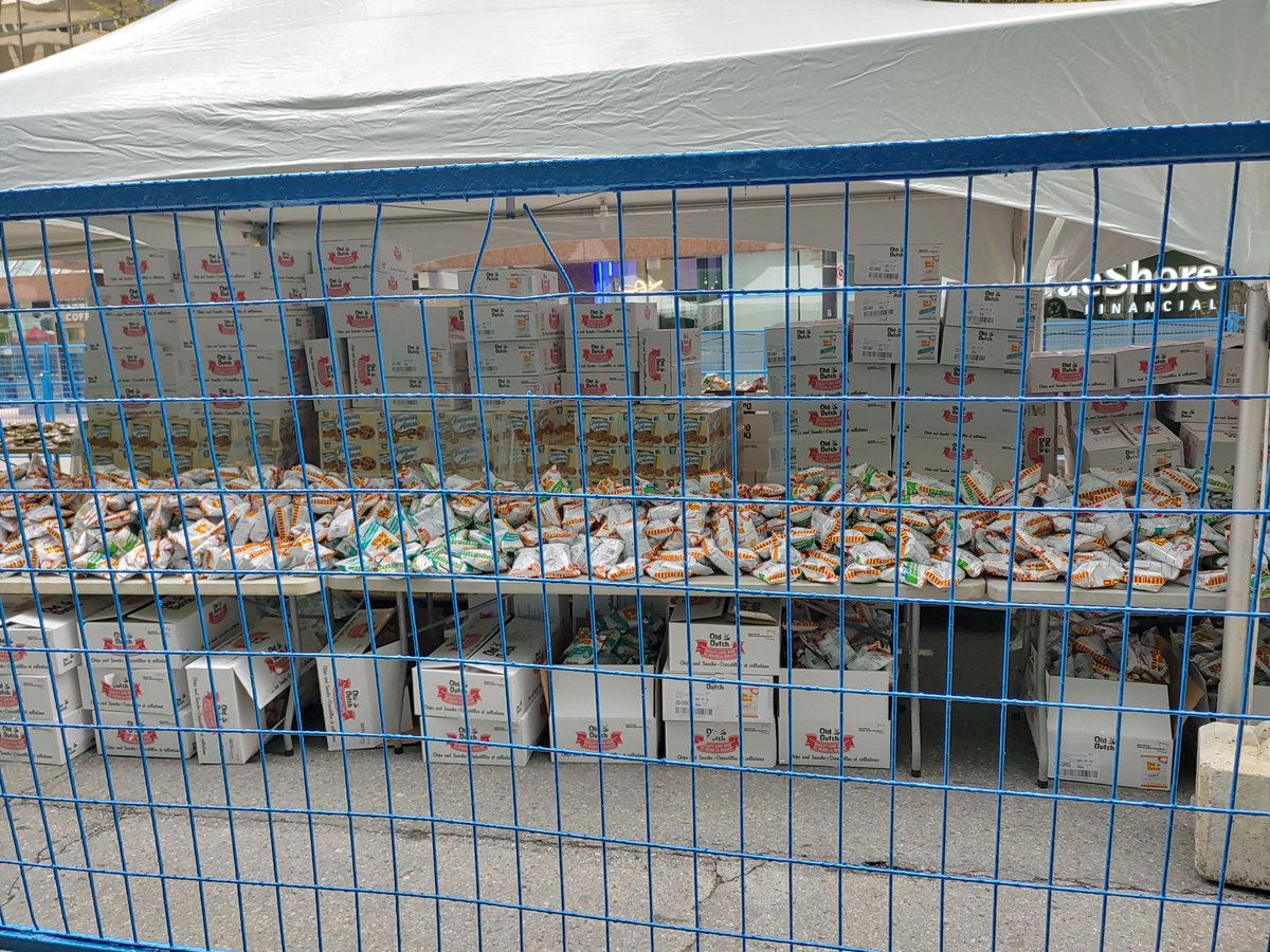 stephenbraverm1's tweet photo. At the Finish Line of the @BMOVanMarathon to cheer on participants.
West Pender Street at Bute Street.
I'm running late and so is the race.
Slept in til 6 a.m.
That's sleeping in for me.
Go runners go! @runvancanada #StayActive #StayHealthy #VanRun https://t.co/KD5uwomE3b
