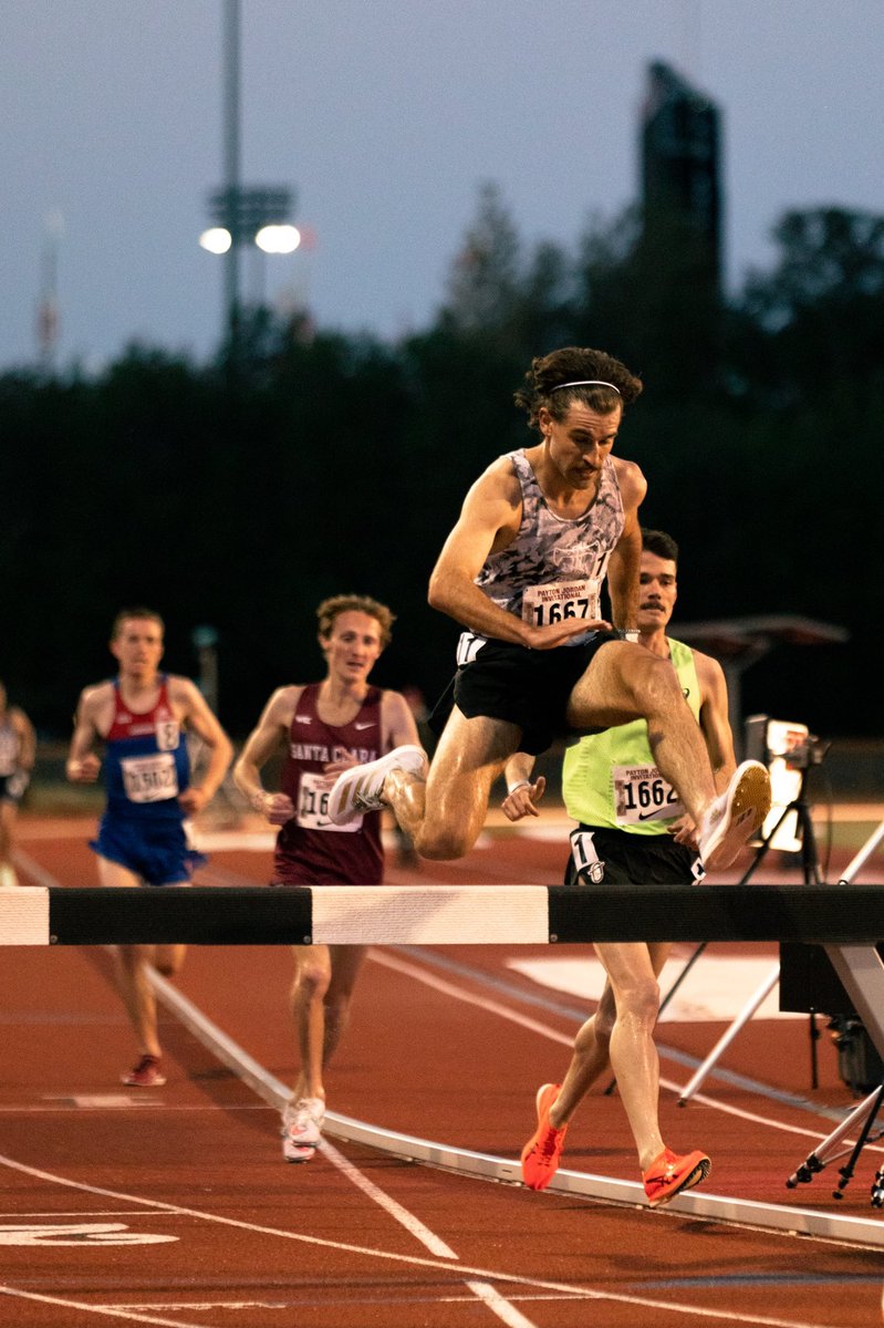 tinmanelite's tweet photo. Payton Jordan Invite steeple. Outdoor season openers for both @BRazzleDazzle5k (7th-8:29.44) and @joeyberriatua (10th-8:34.83). USATF Distance Classic at Mt. Sac May 19th up next! ⚒
#huntertrained https://t.co/Zmz40s7MZ7