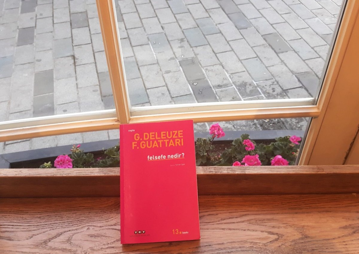 BiniciRozerin's tweet photo. Bitiyor bitiyor az kaldı. Ama o kadar güzel ki.. Her yerde çekiyorum kendisini 💖

#Deleuze #Guattari #felsefenedir? https://t.co/JPmUgpCWLo
